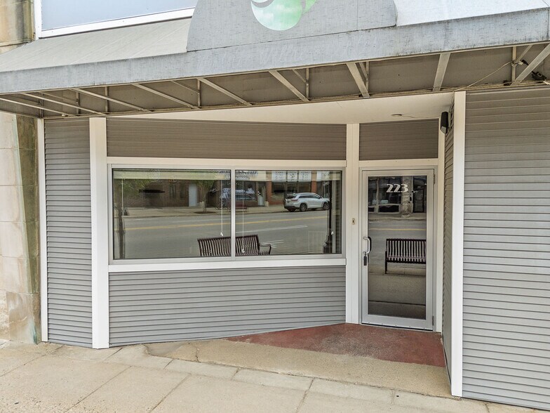 More Photos Of 223 E Main St, Reedsburg Storefront Retail Office For Sale