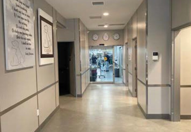 More Photos Of 3635-3637 Cahuenga Blvd W, Los Angeles Veterinarian Kennel For Sale