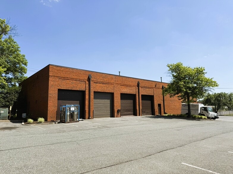 More Photos Of 7905 Airpark Rd, Gaithersburg Light Distribution For Lease