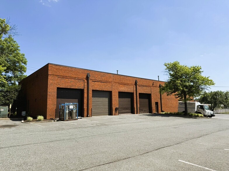 More Photos Of 7905 Airpark Rd, Gaithersburg Light Distribution For Lease
