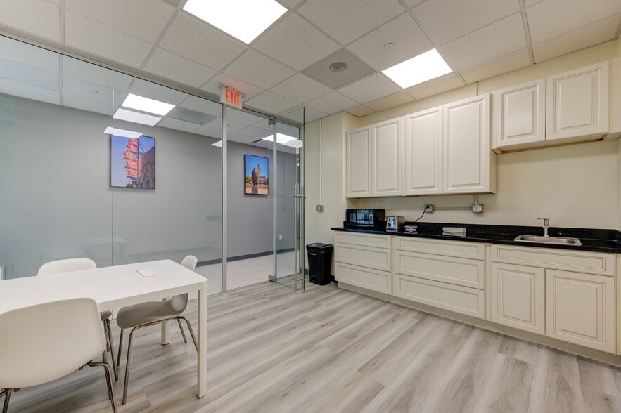 More Photos Of 9999 Bellaire Blvd, Houston Medical For Lease