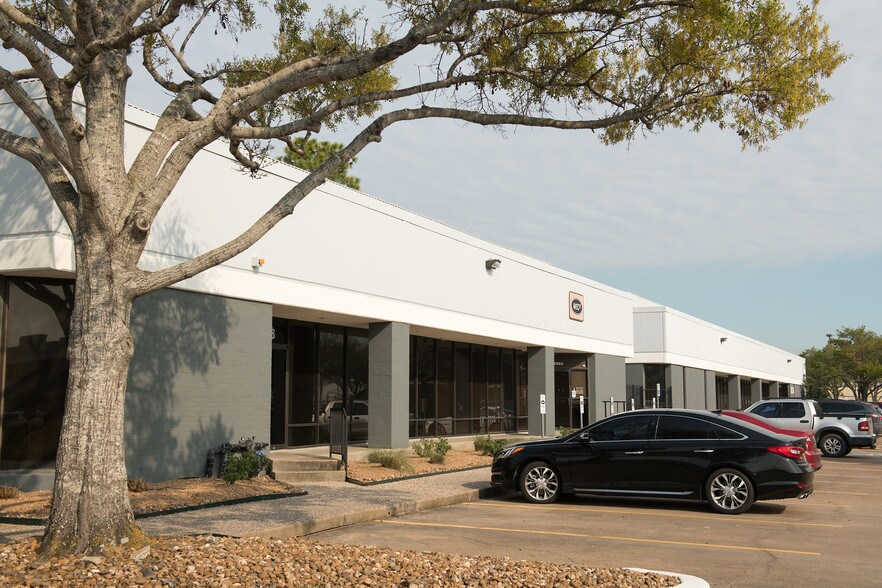 More Photos Of 8901-8933 Interchange Dr, Houston Unknown For Lease