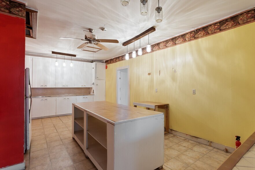 More Photos Of 503 S Illinois Ave, Weslaco Flex For Lease