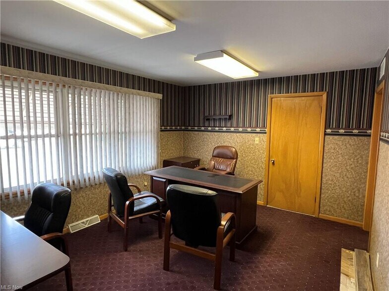 More Photos Of 171 Broad St, Conneaut Office For Sale