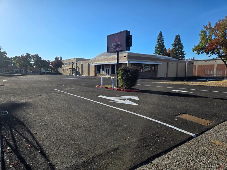 More Photos Of 911 Merchant St, Vacaville Freestanding For Lease