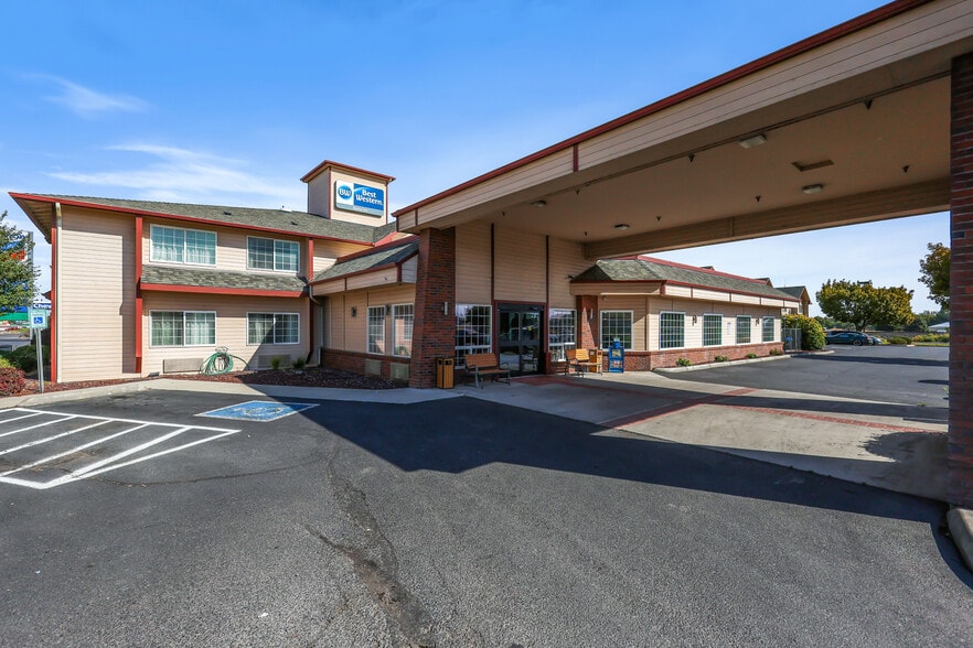 More Photos Of 1818 Basin St SW, Ephrata Hotel For Sale
