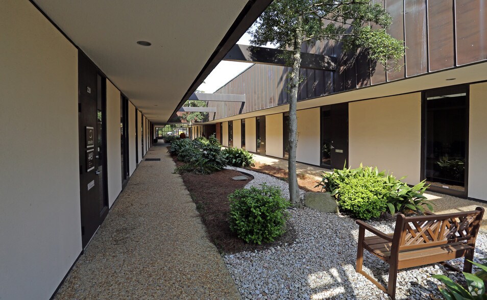 More Photos Of 2700 Middleburg Dr, Columbia Office For Lease