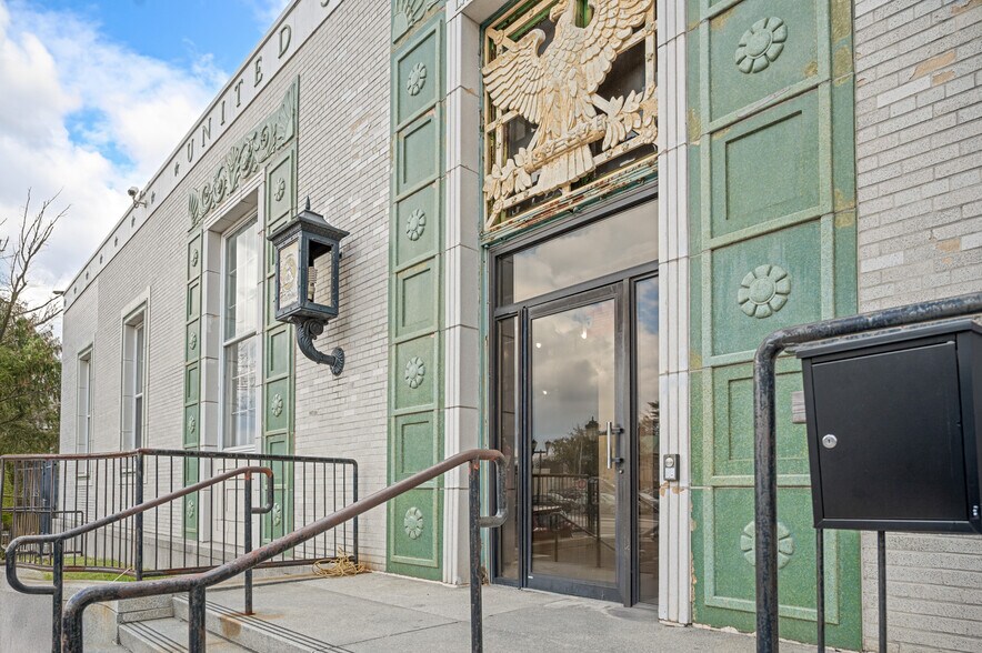 More Photos Of 19 Clifton Ave, Lakewood Post Office For Lease