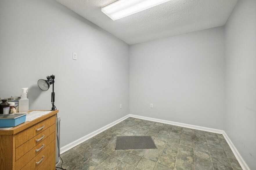 More Photos Of 2762 Dunn Ave, Jacksonville Office For Sale