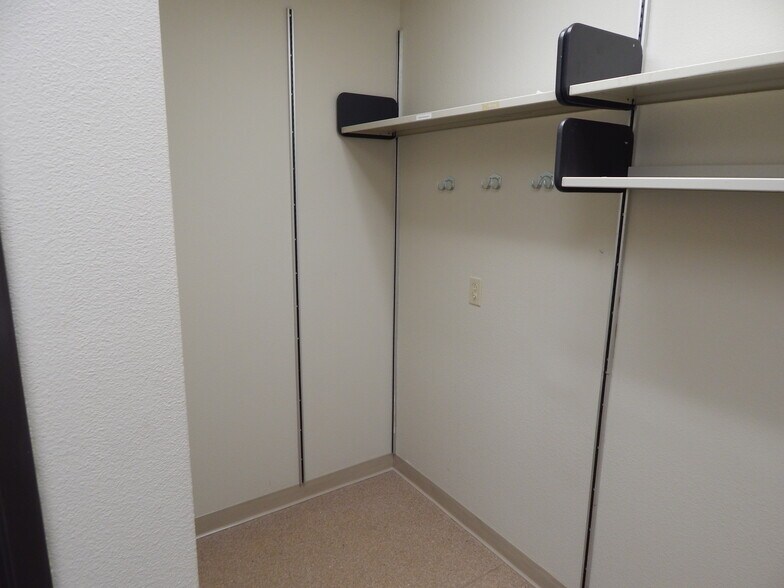 More Photos Of 272 Medical Loop, Roseburg Office For Sale
