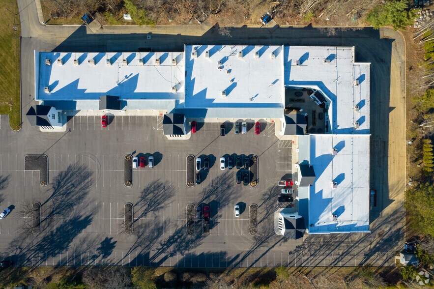 More Photos Of 120-180 E Olentangy St, Powell Unknown For Lease