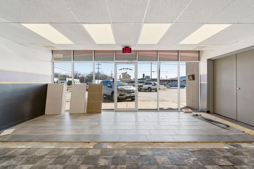 More Photos Of 1301-1349 S Glenstone Ave, Springfield General Retail For Lease