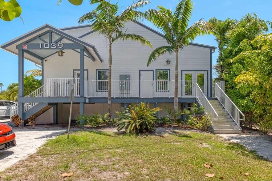 More Photos Of , Sanibel General Retail For Sale