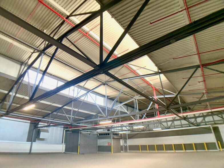 More Photos Of 612 Nogalitos St, San Antonio Flex For Sale