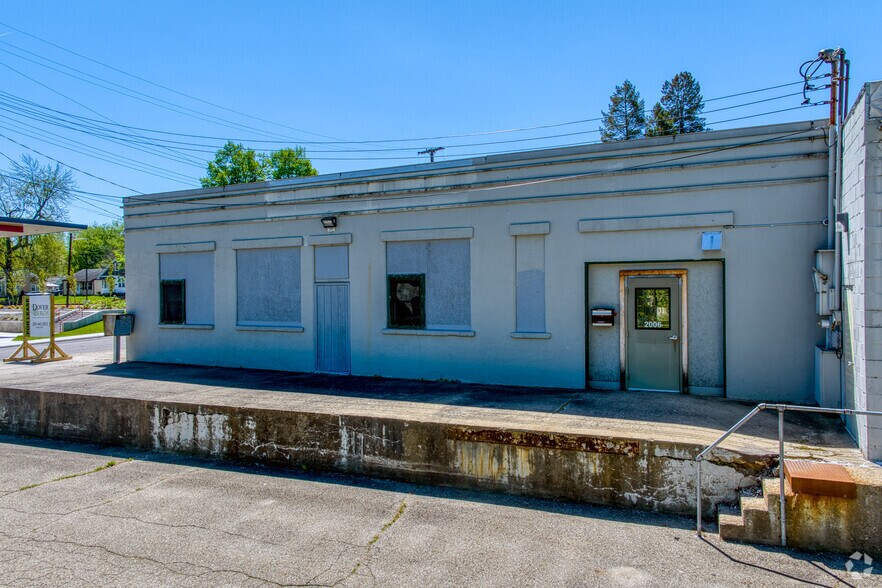 More Photos Of 2006 Race St, Kalamazoo Office For Lease