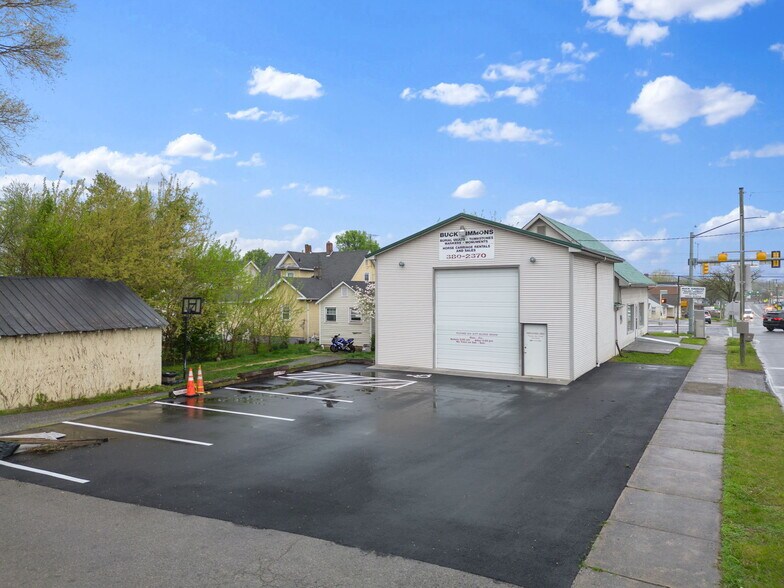 More Photos Of 200 E 4th St, Salem Freestanding For Lease