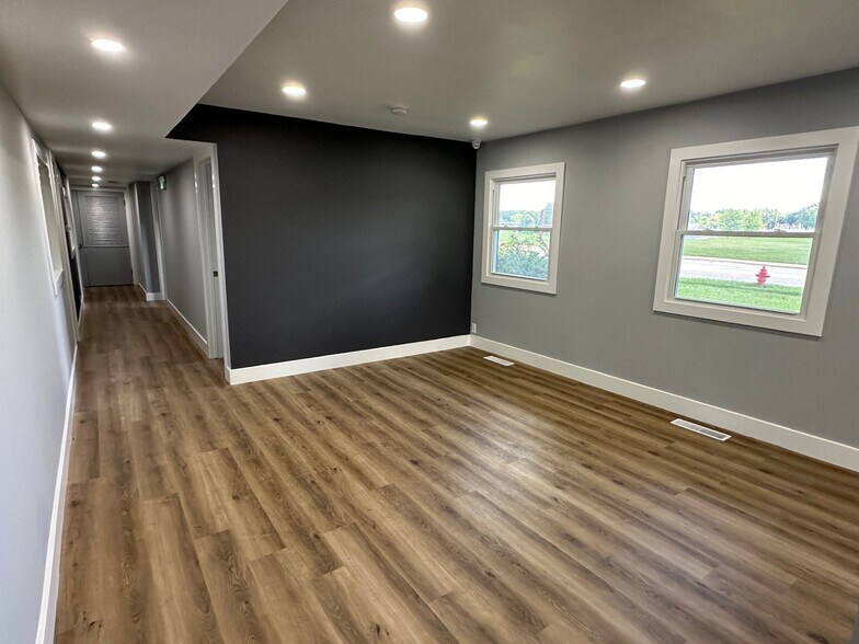 More Photos Of 711 N 1st St, Dekalb Office For Lease