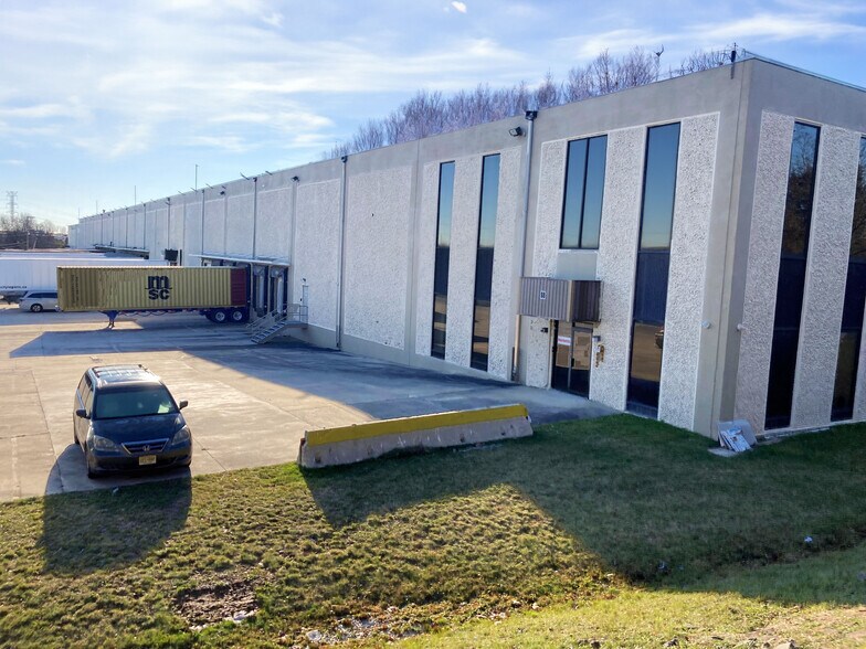 More Photos Of 70-96 Distribution Blvd, Edison Warehouse For Lease