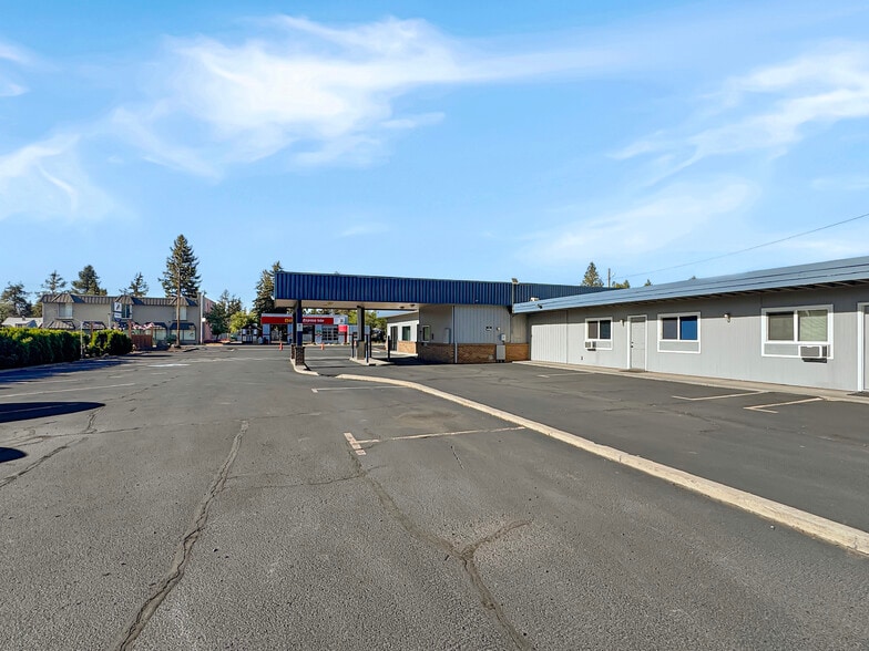 More Photos Of 671 NE Greenwood Ave, Bend Office For Lease