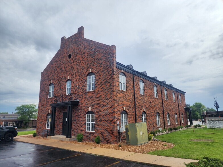 Primary Photo Of 225 S Main St, O'Fallon Office For Sale