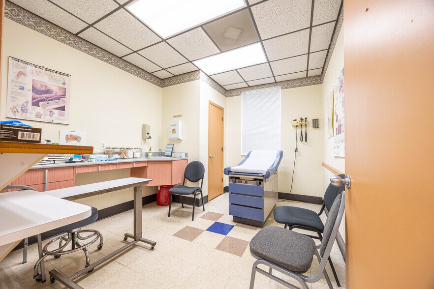 More Photos Of 1226 SW Main Blvd, Lake City Medical For Sale