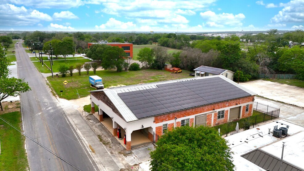More Photos Of 105 Loop 539 W, Cibolo Freestanding For Sale