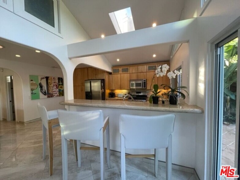 More Photos Of 425 Sunridge St, Playa del Rey Apartments For Sale