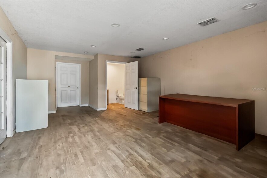 More Photos Of 1049 E Myers Blvd, Groveland Warehouse For Sale