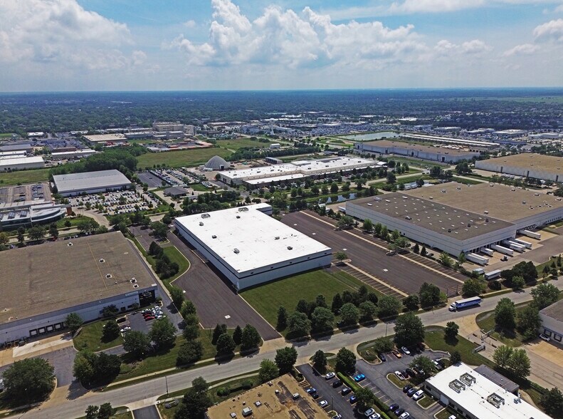 More Photos Of 155 Fort Hill Dr, Naperville Warehouse For Lease