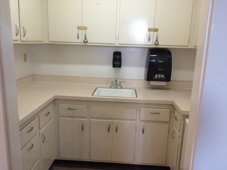 More Photos Of 1315 N Bullis Rd, Compton Medical For Lease