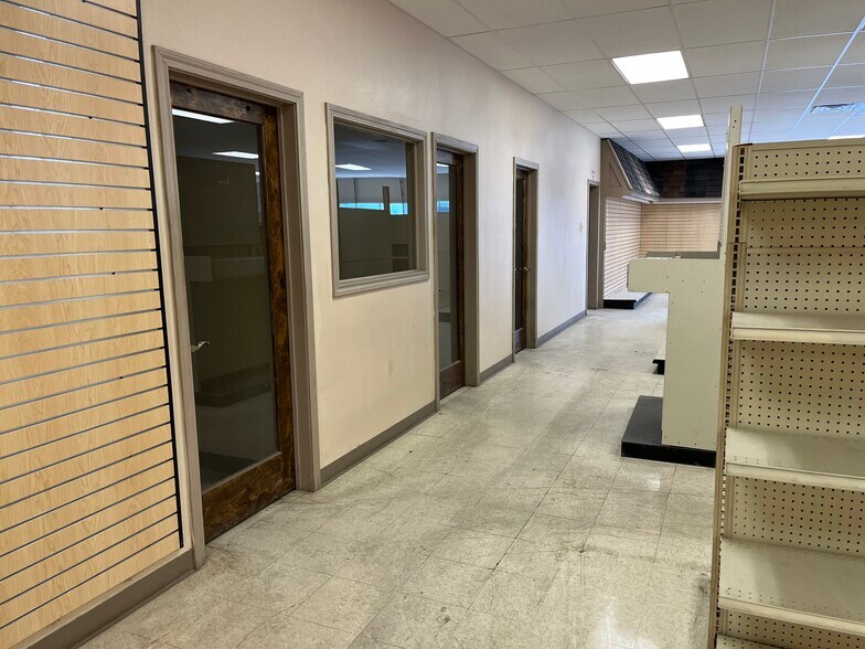 More Photos Of 1520 La Salle Ave, Waco Manufacturing For Lease