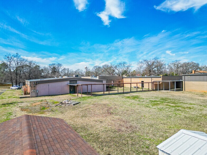 More Photos Of 214 N School St, Winfield Light Distribution For Sale