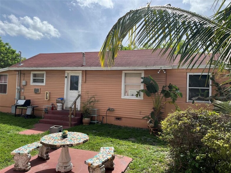 More Photos Of 22 SW 11th St, Dania Beach Apartments For Sale