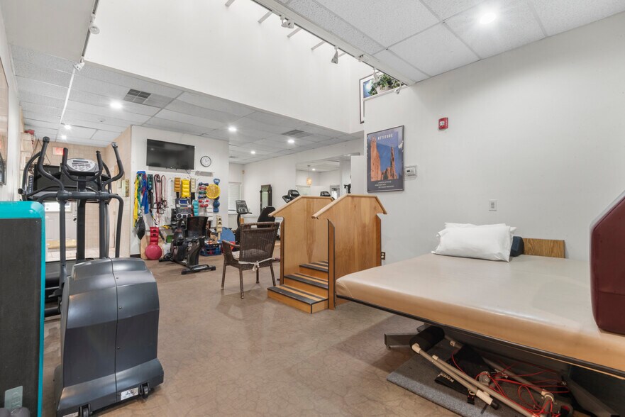 More Photos Of 301-303 Candlewood Cmn, Howell Medical For Lease