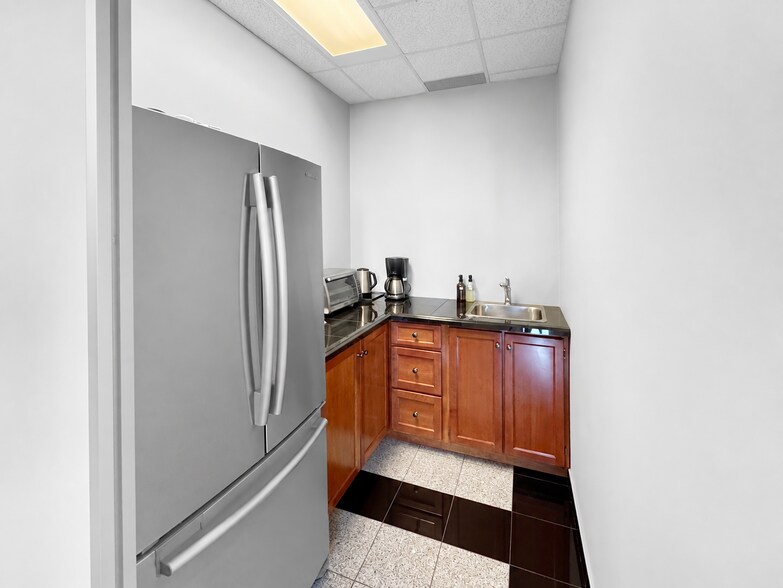 More Photos Of 396 11th Ave SW, Calgary Office For Sale