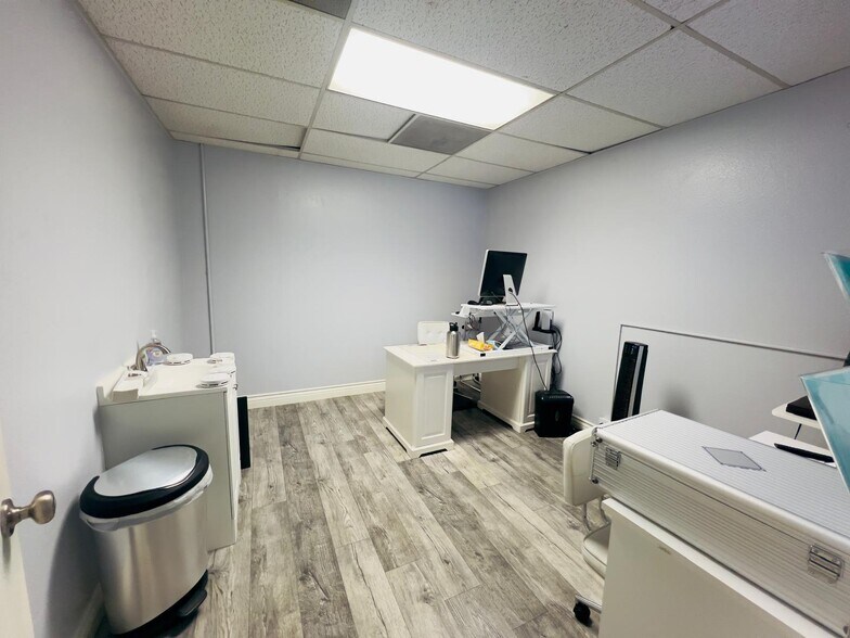 More Photos Of 867 W Lancaster Blvd, Lancaster Medical For Lease