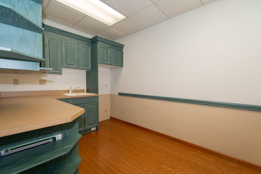 More Photos Of 300 E New Haven Ave, Melbourne Office For Sale