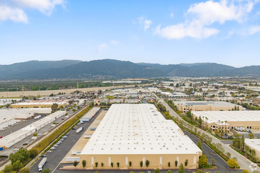 More Photos Of 5091 4th St, Irwindale Warehouse For Lease