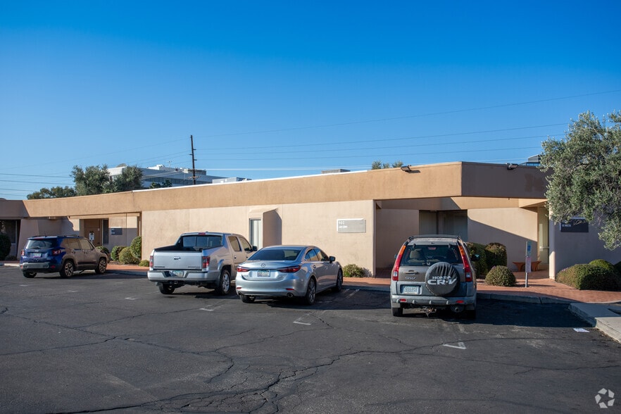 Primary Photo Of 310 N Wilmot Rd, Tucson Unknown For Lease