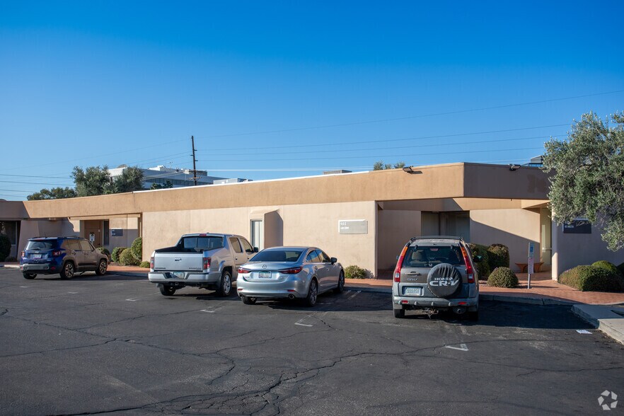 Primary Photo Of 310 N Wilmot Rd, Tucson Medical For Lease