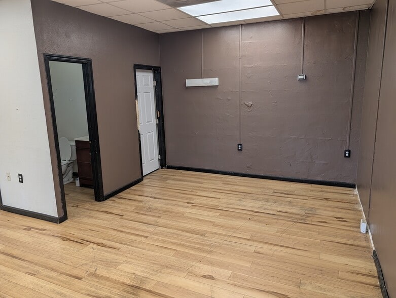 More Photos Of 593 Kamehameha Hwy, Pearl City Storefront Retail Office For Lease