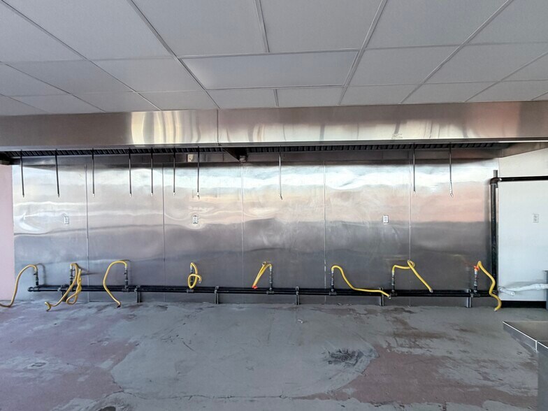 More Photos Of 3393-3437 Summer Ave, Memphis Storefront For Lease