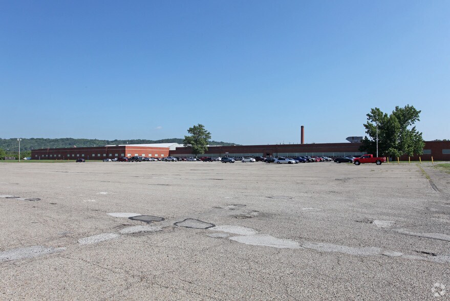 More Photos Of 8200 Broadwell Rd, Newtown Manufacturing For Lease