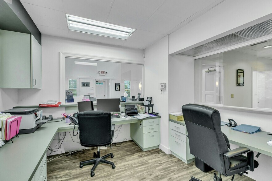 More Photos Of 139 Plandome Rd, Manhasset Medical For Sale