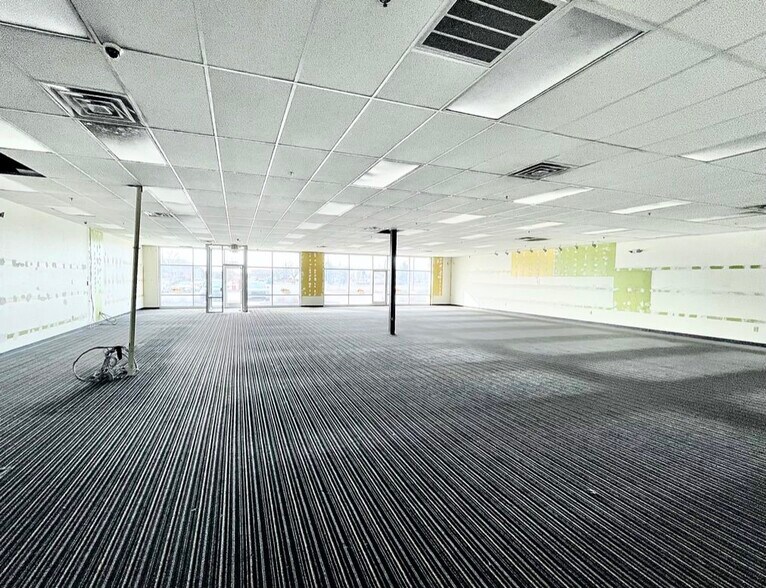 More Photos Of 9626 Rockville Rd, Avon Unknown For Lease