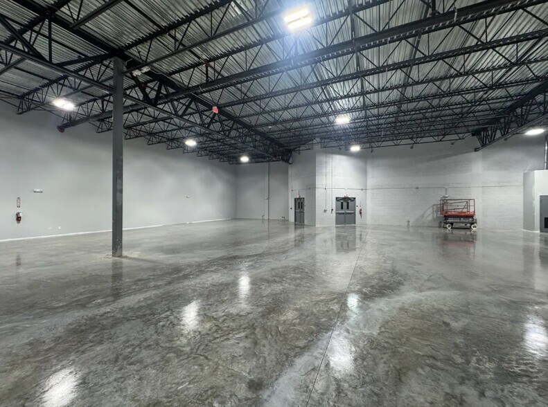 More Photos Of 4500-4600 NW 135th St, Miami Warehouse For Lease
