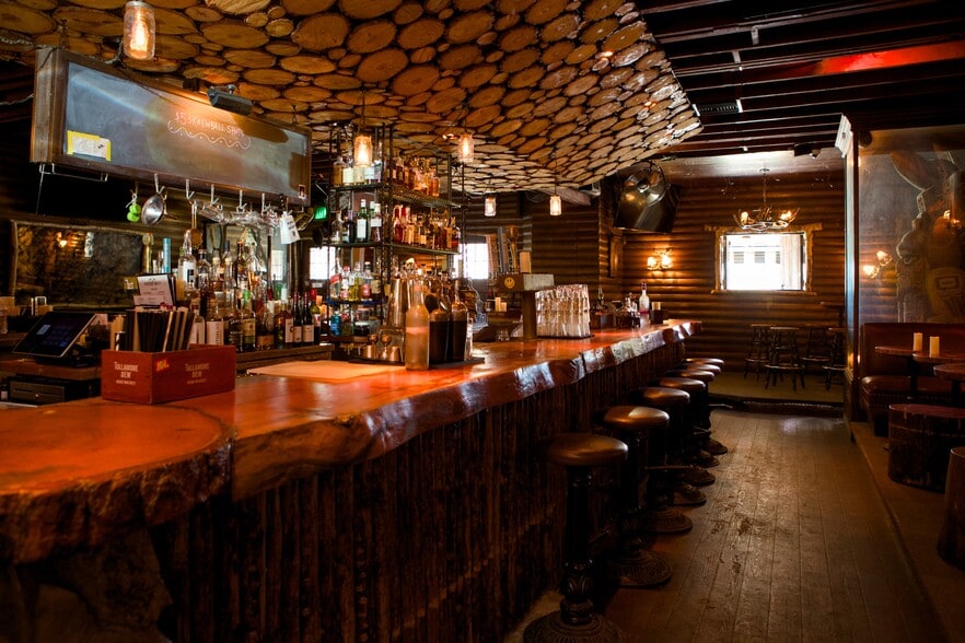 More Photos Of 10939 Venice Blvd, Los Angeles Bar For Sale