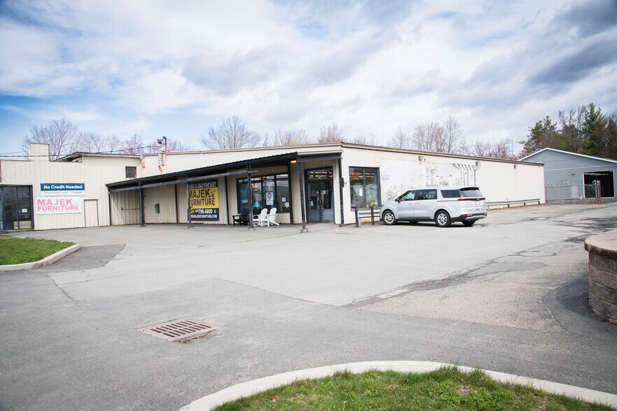 More Photos Of 314 E Broadway, Monticello Freestanding For Sale