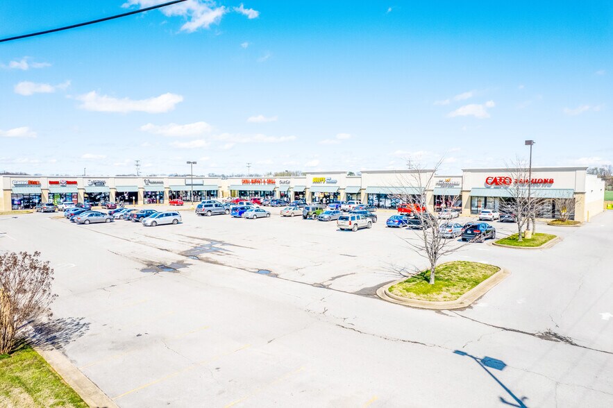 More Photos Of 200-266 Segler Dr, Oak Grove General Retail For Sale