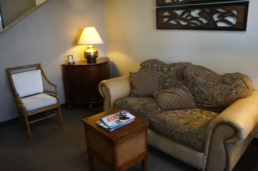 More Photos Of 32242 Paseo Adelanto, San Juan Capistrano Showroom For Lease